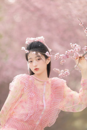 偷看76个美女撒尿